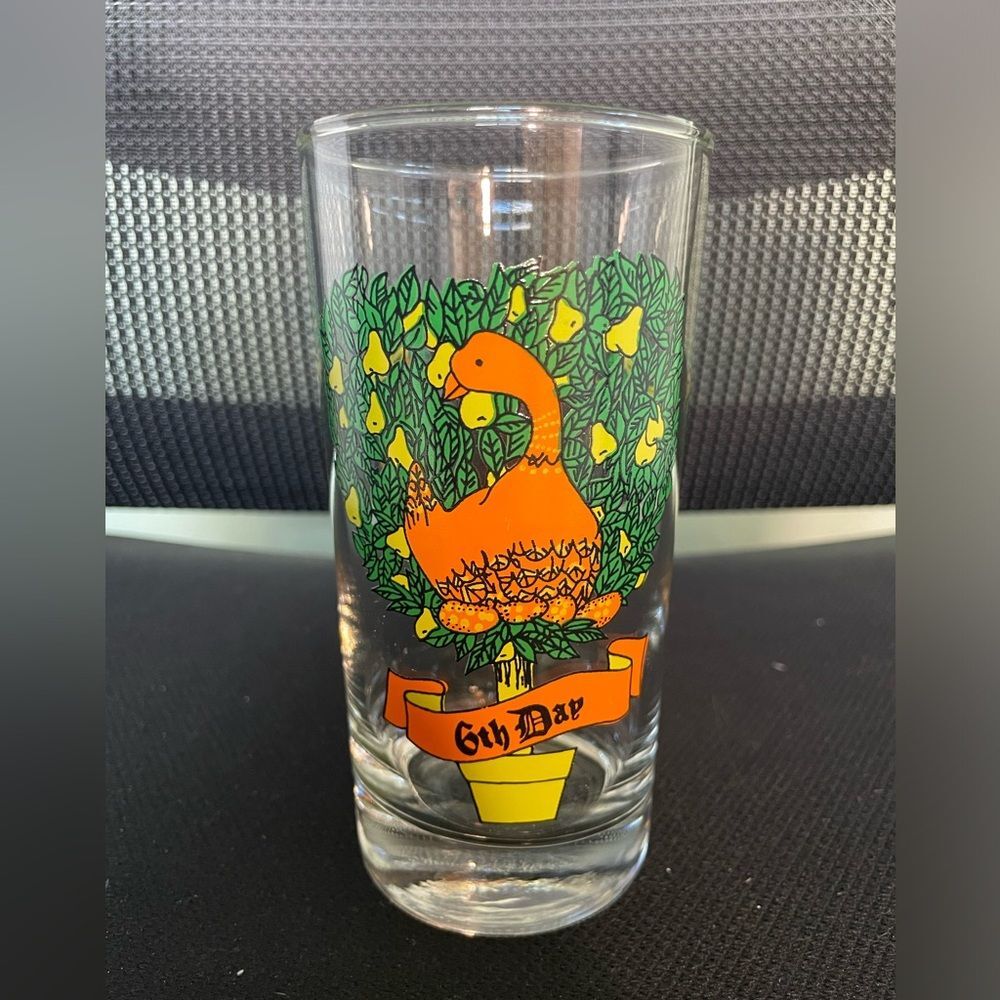 Vintage Anchor Hocking 12th Day of Christmas 6th Day  Geese a Lay Drinking Glass